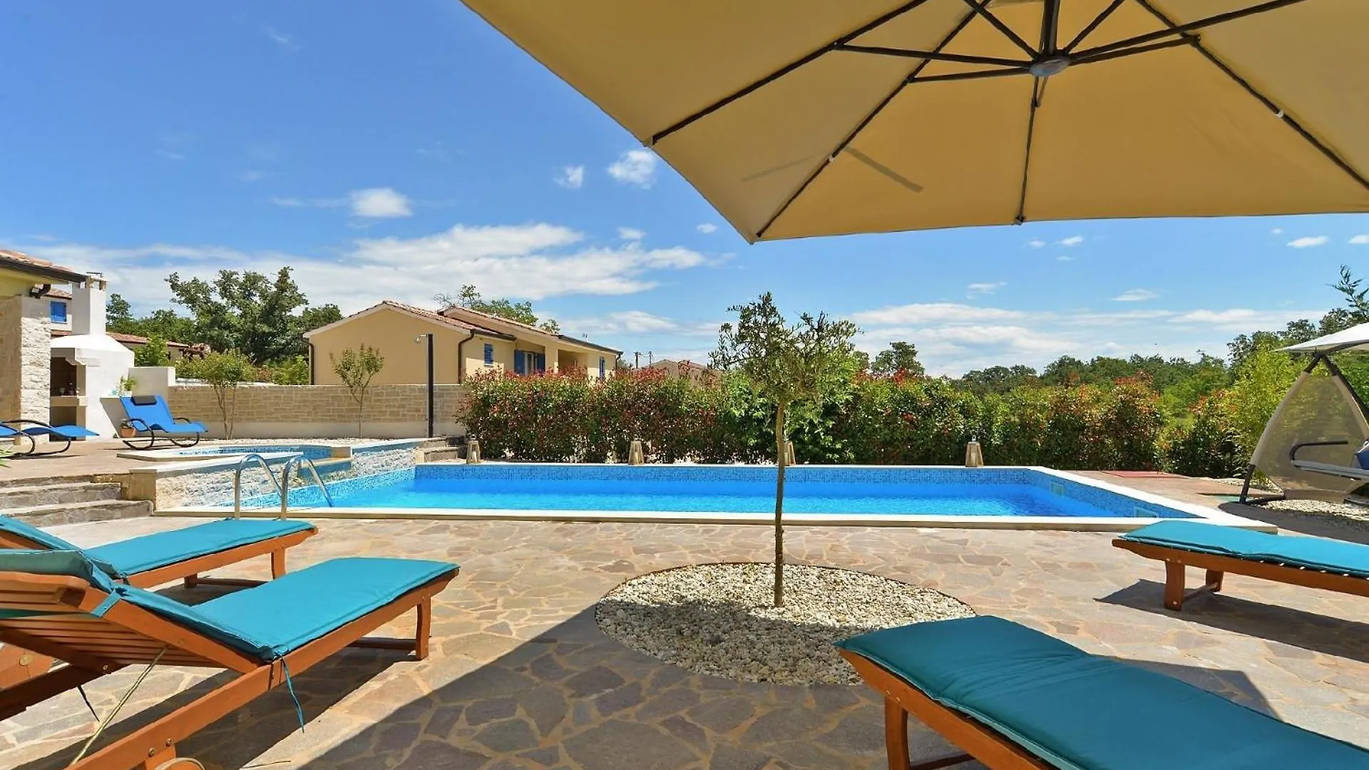 Ferienhaus Mit Privatpool Fuer 14 Personen Ca 280 Qm In Muzini, Istrien Binnenland Von Istrien Žminj Feriehus
