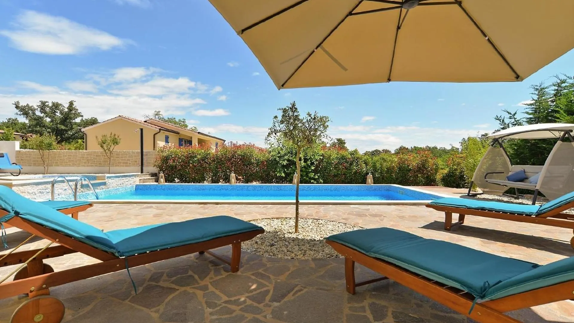 Ferienhaus Mit Privatpool Fuer 14 Personen Ca 280 Qm In Muzini, Istrien Binnenland Von Istrien Zminj 0*,